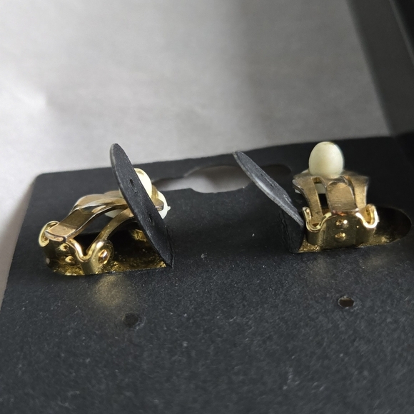 Vintage Gold Tone Fuax Pearl Earrings Clip On Earrings - Picture 12 of 16